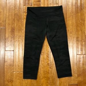 Lululemon cropped leggings 🍋